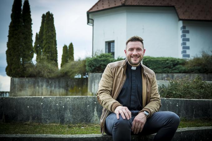 "Sem čisto navaden možakar. Kdor misli, da sem svetnik, se moti. Rad imam dobre avtomobile, to me poživi, takrat čutim, da sem človek, da sem moški, všeč mi je adrenalin." | Foto: Ana Kovač