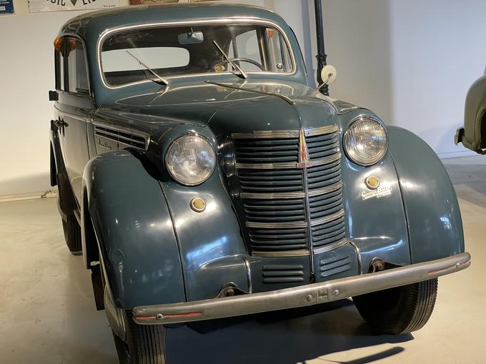 Moskvič 400 iz leta 1951. Podoben je bil predvojnemu opel kadettu. Oplove dele so Nemci po vojni poslali v takratno Sovjetsko Zvezo kot del vojnega dolga. | Foto: Gregor Pavšič