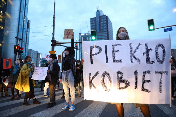 Množični protesti proti pravici do omejevanja splava jeseni 2020 niso preprečili spremembe zakonodaje. | Foto: Guliverimage