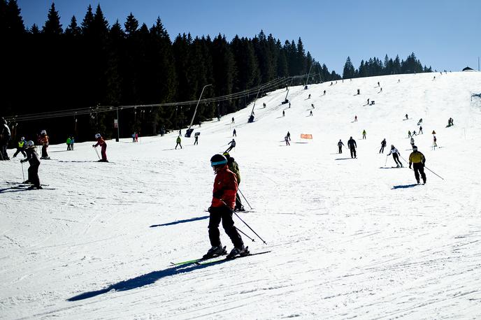 Smučišče Rogla | Zaradi poškodb so morali dva smučarja prepeljati v bolnišnico.  | Foto Ana Kovač