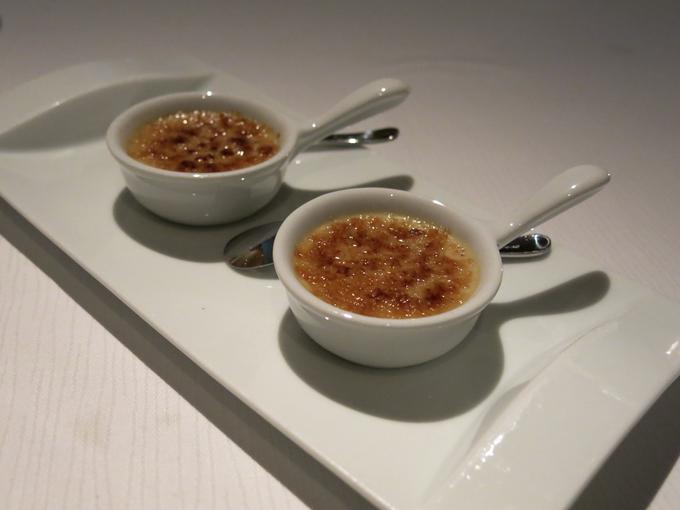 Preprosta, a precej učinkovita sladica: kavni creme brulee | Foto: Miha First