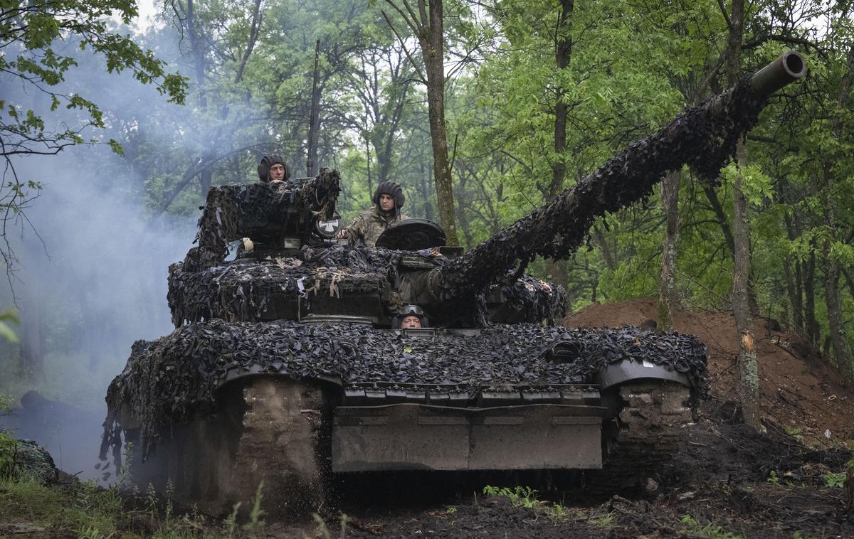 Ukrajinski tank | Izbruh vojne v Ukrajini je povzročil skok cen številnih proizvodov, kar je vplivalo tudi na rekordno menjavo med Slovenijo in Rusijo leta 2022. | Foto Guliverimage