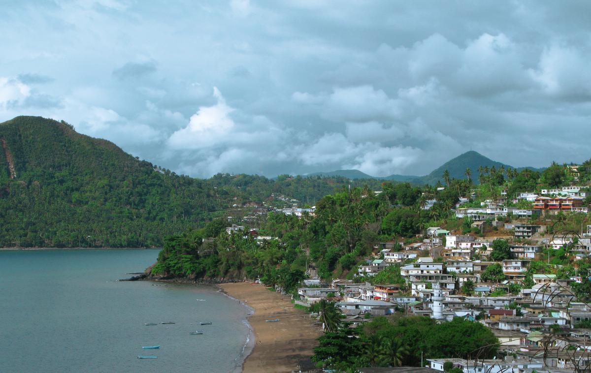 Otočje Mayotte, Francija | V boju proti nezakonitemu priseljevanju je Pariz že poostril nadzor, uničil številna taborišča in deportiral migrante. | Foto Shutterstock