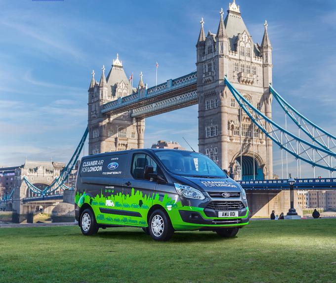 Projekt, ki ga podpira londonski prevoz Transport for London, vključuje 12-mesečni preizkus 20 novih priklopnih hibridov (PHEV) Transit Custom za znatno zmanjšanje lokalnih izpustov, saj ti dostavniki pri večini mestnih voženj, kot so dostave ali vzdrževalna dela, delujejo izključno z električnim pogonom. | Foto: Ford