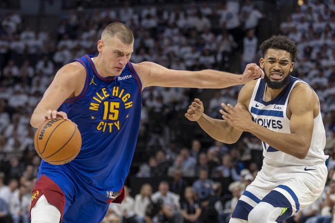 Nikola Jokić | Košarkarji Denver Nuggets so v polfinalu zahodnega dela končnice severnoameriške lige NBA v Minneapolisu s 117:90 ugnali Minnesoto Timberwolves. | Foto Reuters