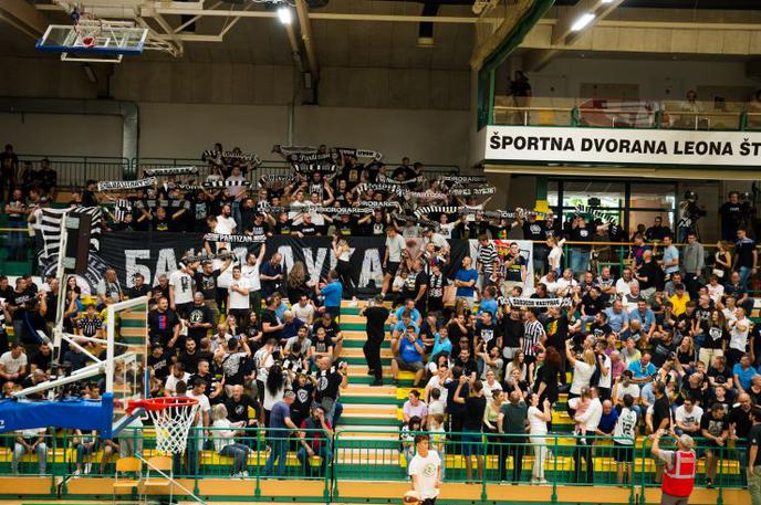 Krka : Partizan | V Novem mestu se je zbralo veliko podpornikov Partizana. | Foto Krka/Robi Verbajs