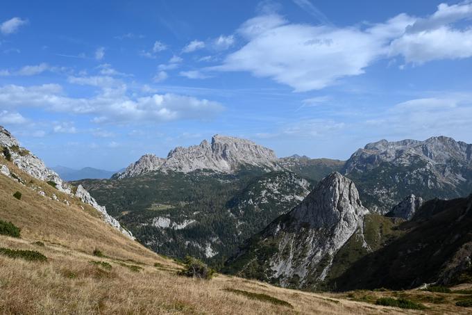 Ob našem sestopu se je zjasnilo in s sedla se je tako lepo videl Trogkofel. | Foto: Matej Podgoršek