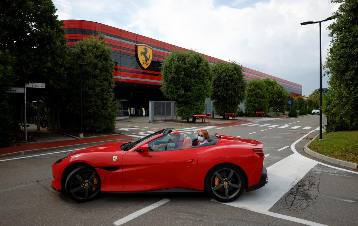 Ferrari Maranello | Pred poslopjem Ferrarija v Maranellu | Foto Reuters