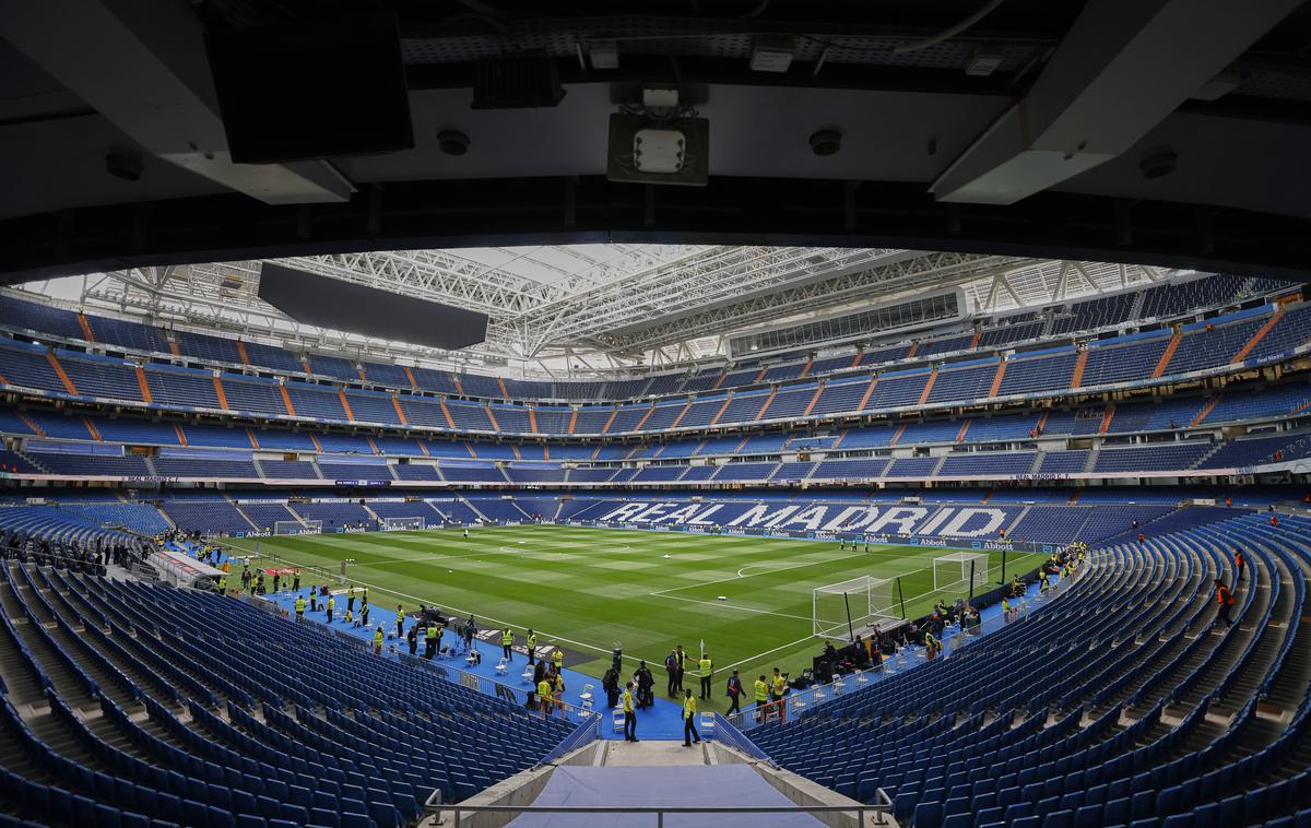 Santiago Bernabeu | Stadion Santiago Bernabeu je v zadji fazi prenove. Prvič so uporabili premično strheo. | Foto Guliverimage