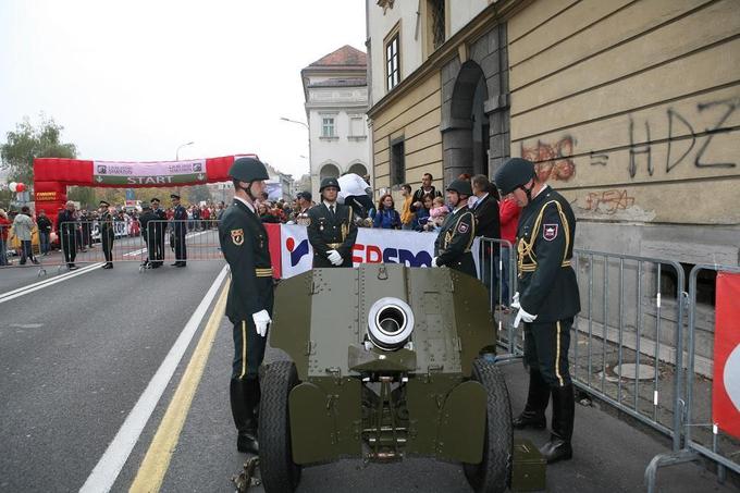 Leta 2006 je bilo v okviru 11. Ljubljanskega maratona tudi svetovno vojaško maratonsko prvenstvo. | Foto: osebni arhiv/Lana Kokl