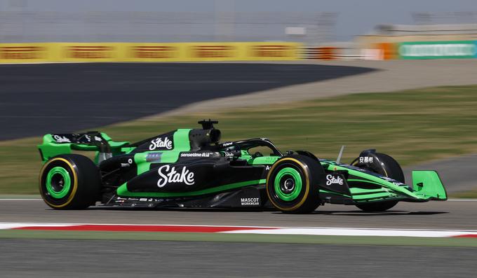 Valtteri Bottas z dirkalnikom ekipe Stake Kick Sauber (lani smo ekipo poznali kot Alfa Romeo). | Foto: Reuters