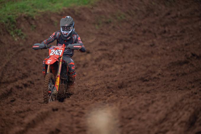 Tim Gajser ima zdaj rdečo tablico trdno v svojih rokah. | Foto: Guliverimage