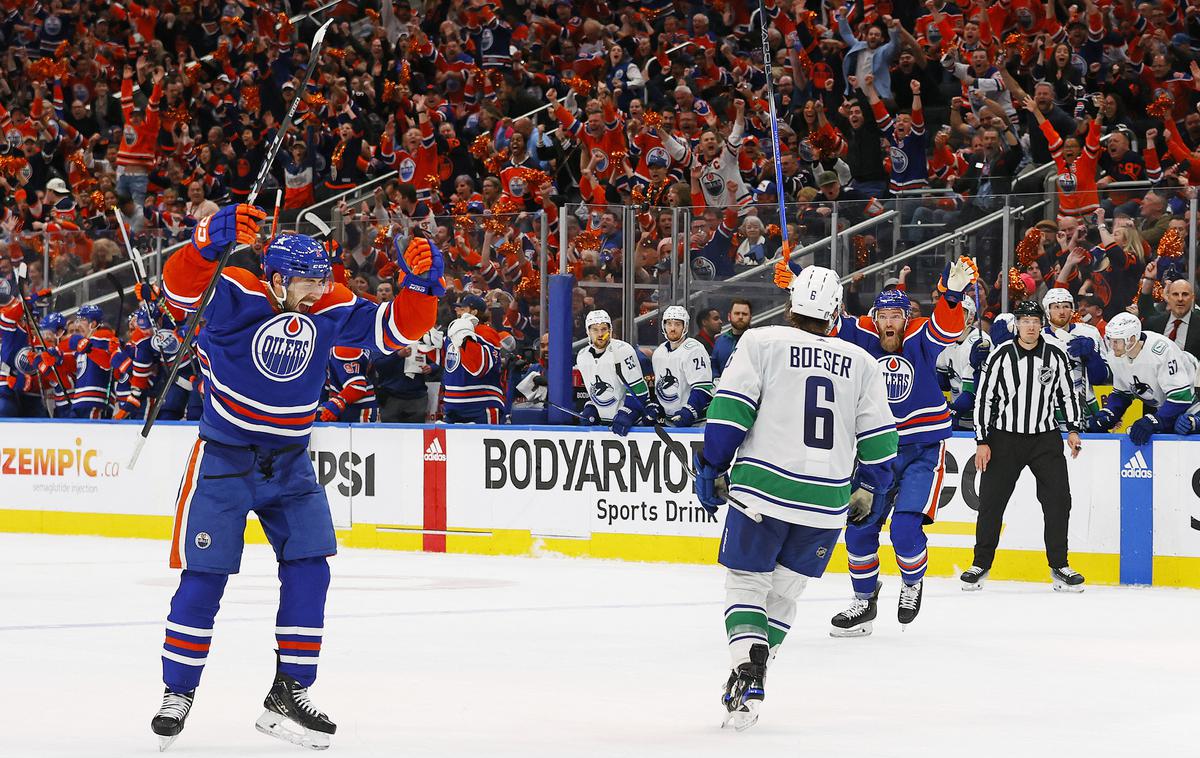 Evan Bouchard | Evan Bouchard je dosegel zmagoviti zadetek na srečanju v Edmontonu. | Foto Reuters