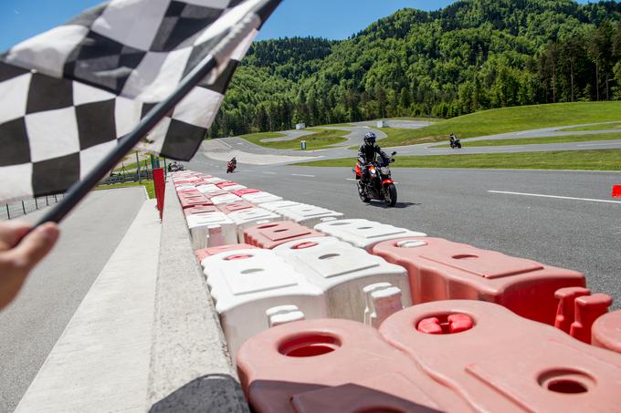 "Naša služba se začne šele takrat, ko z motorjem pridemo na cilj naše poti," poudarja motorist reševalec in varna pot do zastavljenega cilja bi morala biti prioriteta tudi vsakega motorista. | Foto: Klemen Korenjak