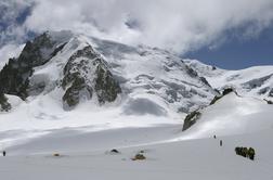 Snežni plaz pod Mont Blancom odnesel življenje alpinista Domna Kastelica