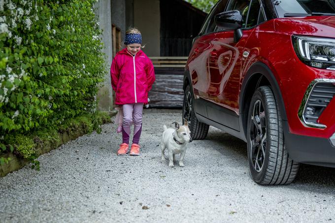 Ronja in Jona na prvem ogledu avtomobila | Foto: Ana Kovač