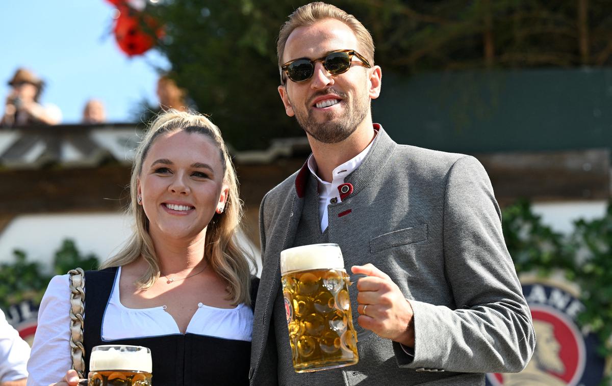 Harry Kane | Harry Kane z ženo uživa v vzdušju Oktoberfesta. | Foto Reuters