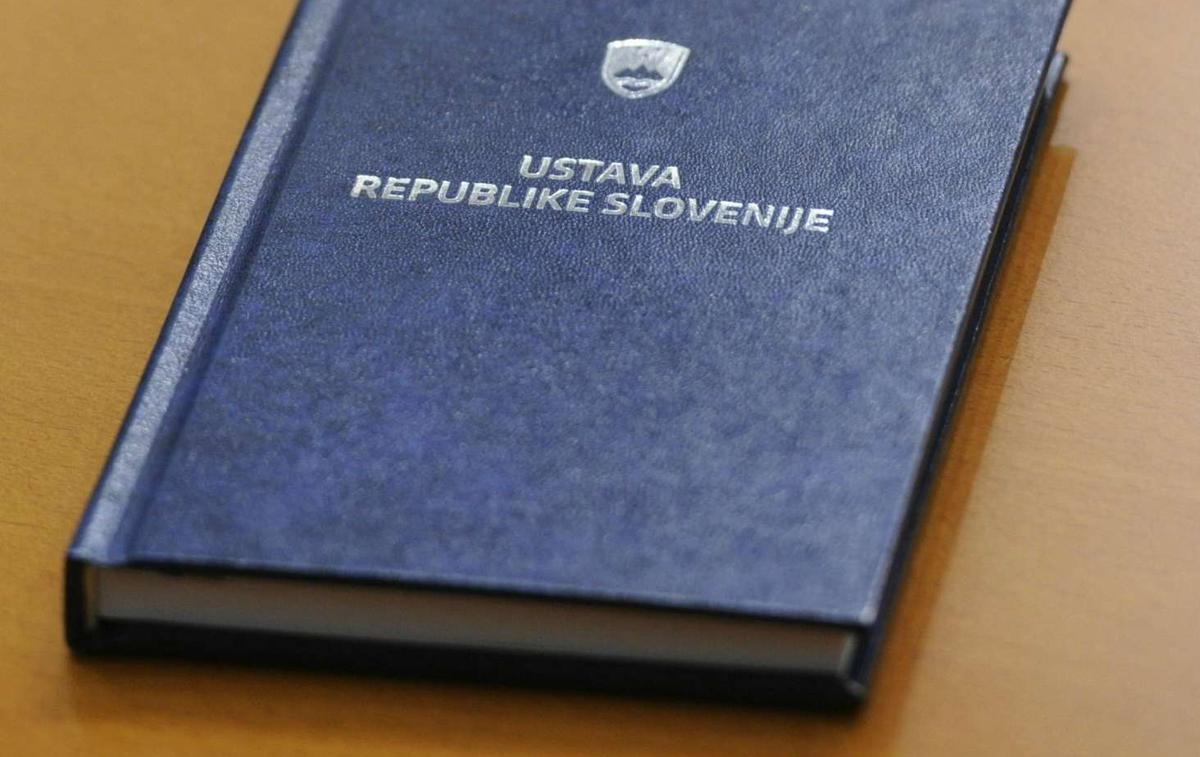 Ustava | Ustava je tudi zaveza in poziv njenim naslovnikom, v prvi vrsti nosilcem oblasti, da jo uresničujejo, je poudaril novi predsednik ustavnega sodišča Matej Accetto. | Foto STA