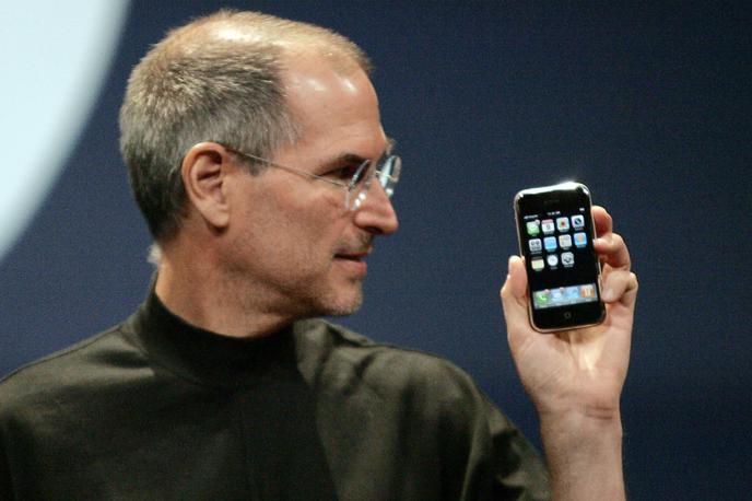 Steve Jobs, iPhone | Steve Jobs na predstavitvi prvega iPhona leta 2007. | Foto Reuters