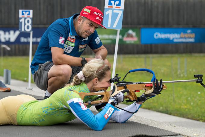 V tekmovalni karieri je slovel kot odličen strelec, s svojimi izkušnjami in znanjem na tem področju pa je v veliko pomoč tudi sveži slovenski biatlonki Anamariji Lampič. | Foto: Sportida