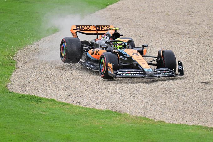 Med prvimi je v pesek zdrsnil Lando Norris, ki je bil po razočaranju na prvih dveh dirkah na prvem treningu v Melbournu vendarle med prvo deseterico. Bil je sedmi. | Foto: AP / Guliverimage