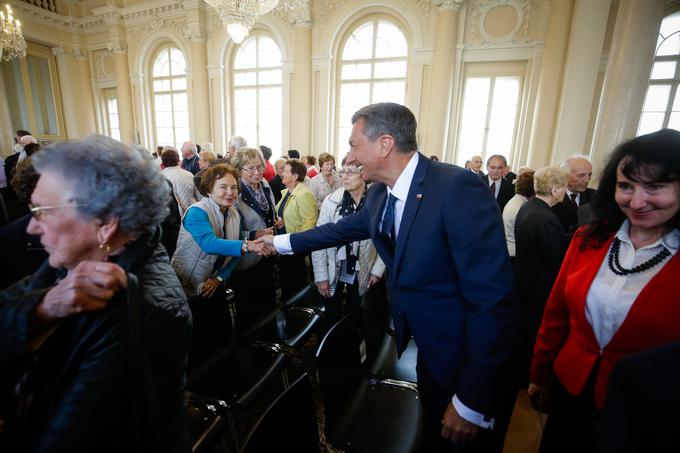 Ogleda palače in prireditve so se kot gostje udeležili tudi člani in članice Zveze združenj borcev za vrednote narodnoosvobodilnega boja Slovenije, pred palačo pa je ob tej priložnosti postrojena častna straža garde Slovenske vojske. Med 12. in 14. uro je predsedniška palača odprta tudi za druge obiskovalce. | Foto: Anže Malovrh / STA