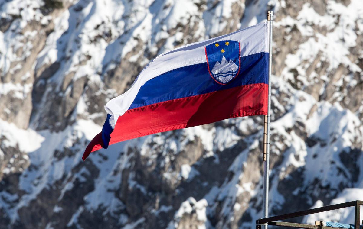 slovenska zastava navijači | V vladi ob današnjem prazniku poudarjajo pomen enotnosti, ki so jo državljani izkazali na plebiscitu. | Foto Guliverimage