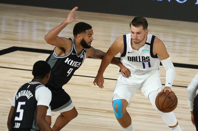 Luka Dončić | Luka Dončić se lahko pohvali z novim rekordom v ligi NBA. Bolj pa je vesel zmage Dallasa. | Foto Getty Images