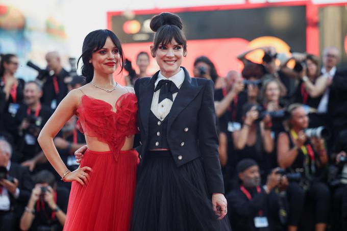 Winona Ryder je v filmu Beetlejuice Beetlejuice ponovila vlogo Lydie Deetz, Jenna Ortega pa igra njeno hčerko. | Foto: Reuters