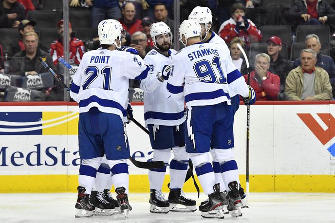 Tampa Bay Lightning | Hokejisti Tampe slavijo šesto zaporedno zmago. Nikita Kučerov je svoj status najučinkovitejšega igralca lige potrdil z novima zadetkoma. | Foto Reuters