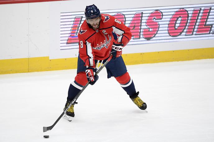 Alexander Ovechkin | Ruski zvezdnik Aleks Ovečkin, ki je zaigral na prvi tekmi po desetdnevni karanteni zaradi novega koronavirusa, je prispeval odločilni zadetek k zmagi Washingtona proti Boston Bruins po podaljšku (4:3). | Foto Guliverimage/Getty Images