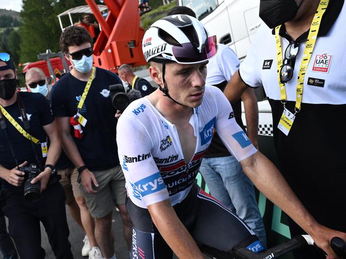 Remco Evenepoel se na svojem prvem Touru odlično drži in ga bo, če ne bo neprijetnosti, končal na zmagovalnem odru. | Foto: Reuters