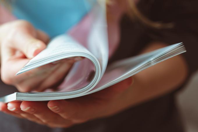 Lažje je pisati reviji, s katero se poistovetijo, kot pa govoriti s starši, za katere se bojijo, da jih morda ne bodo razumeli. | Foto: Getty Images