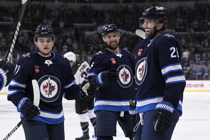 Winnipeg Jets | Hokejisti Winnipeg Jets so z zmago nad Arizono (2:1) potrdili prvo mesto v zahodni konferenci lige NHL, v kateri so Kralji Anžeta Kopitarja trenutno na petem mestu.  | Foto Guliverimage