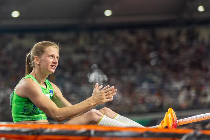 Tina Šutej, SP Budimpešta 2023 | Tina Šutej si na SP v Budimpešti želi osvojiti medaljo. Dobro pa se zaveda tudi, da bo za to morala skočiti nov državni rekord. | Foto Peter Kastelic/AZS