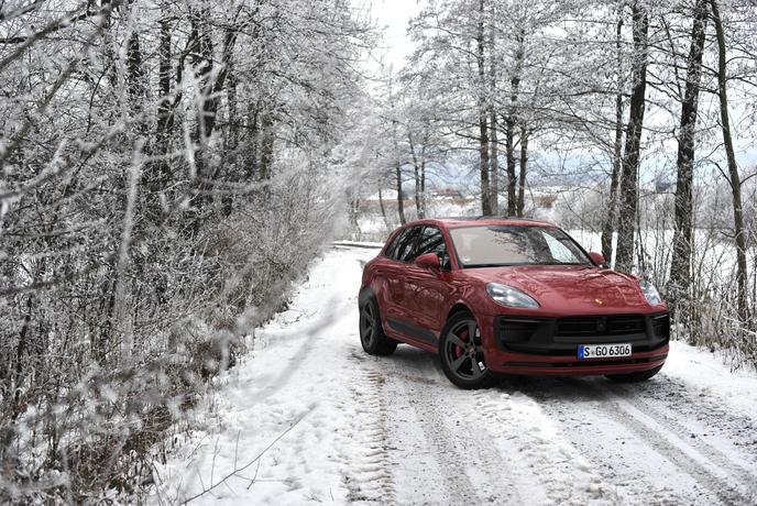 Najboljši prestižni SUV? Ta oznaka ga močno spremeni.