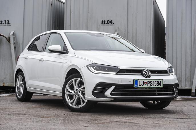 Volkswagen polo 1.0 TSI DSG style | Prenovljeni sprednji del je dal polu bolj športno podobo, ki z veliko hladilno odprtino prek celotne širine ustreza celo nabriti različici GTI. | Foto Gašper Pirman