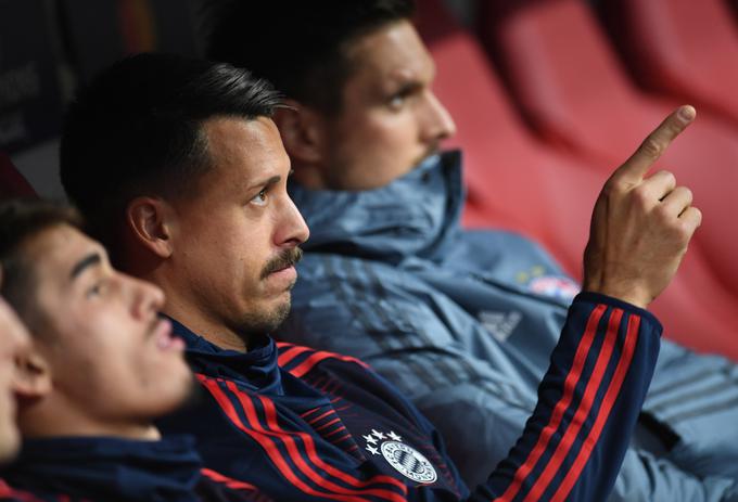 Sandro Wagner v tem koledarskem letu sploh ni zaigral za Bavarce. Na Kitajskem naj bi v dveh sezonah zaslužil 15 milijonov evrov. | Foto: Reuters