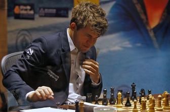 Carlsen v Chennaiju dobil šesto partijo