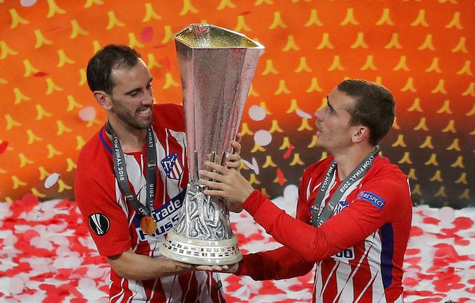 Antonie Griezmann in Diego Godin sta z Atleticom tako proslavljala osvojitev evropske lige, v sezoni 2019/20 pa ne bosta več nosila rdeče-belega dresa. | Foto: Reuters