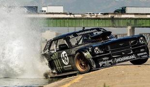 Gymkhana 7: Ken Block, legendarni mustang in kurjenje gum v Los Angelesu