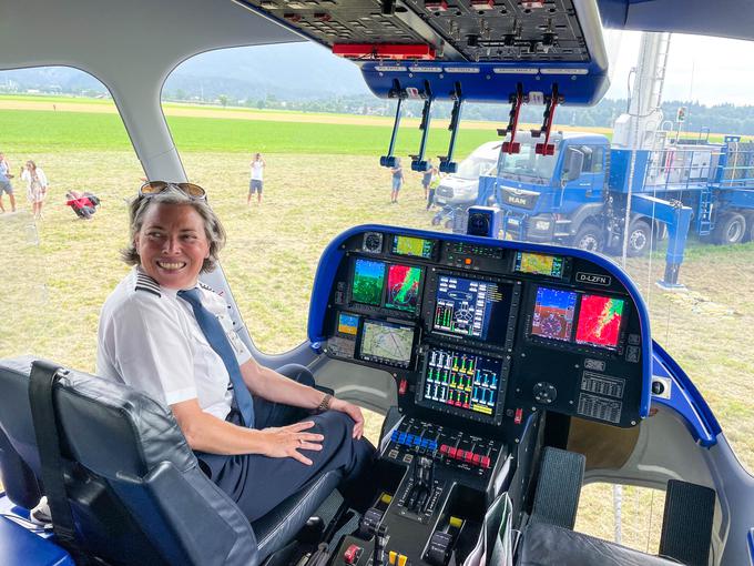 Katherine Board je le ena izmed dveh pilotk cepelinov na svetu. | Foto: Gašper Pirman