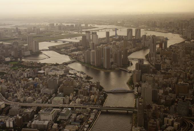 Tokio oziroma Edo je bila najprej ribiška vasica, ki pa je nato postala sedež šogunov in od 17. stoletja dejansko prestolnica Japonske. V Edu je takrat živelo milijon ljudi. Japonski cesarji, ki so prestolovali v Kjotu, so bili dolgo časa v senci šogunov, ki so vladali Japonski iz Eda.  | Foto: Reuters