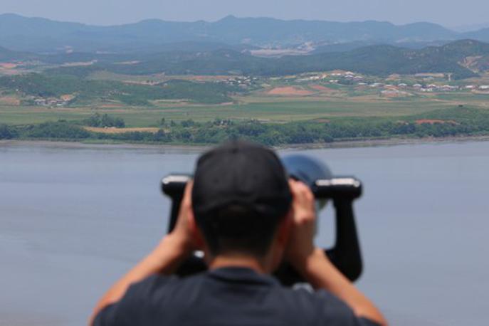 Severna Koreja | Pjongjang gradi zid v času zaostrovanja napetosti med državama s čezmejnim pošiljanjem balonov, nameščanjem zvočnikov na obmejno območje in z nedovoljenimi prestopi meje severnokorejskih vojakov. | Foto Profimedia