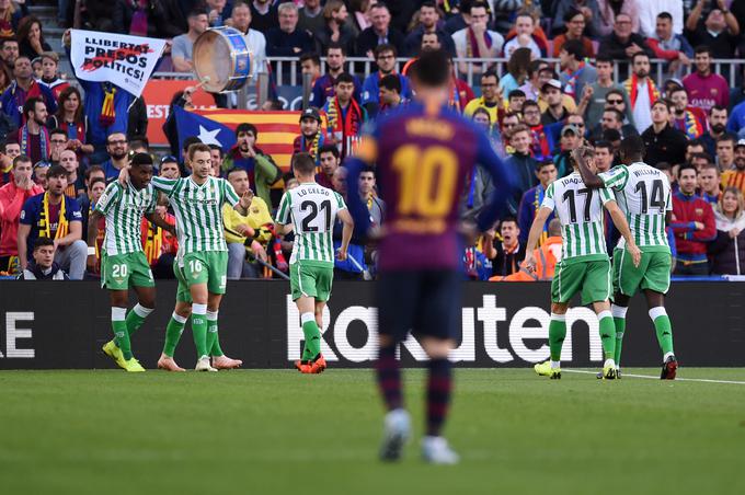 Junior Firpo (številka 20) v času, ko je igral za Betis, Lionela Messija (v ospredju) ni ravno oboževal. | Foto: Getty Images