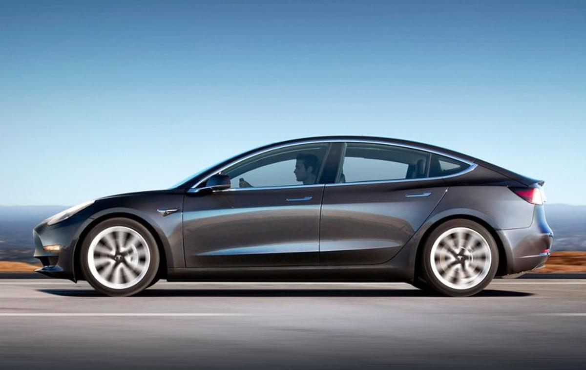 tesla model 3 | Nizozemci so tako primerjali teslo model 3 in mercedes-benza C 220d z dizelskim motorjem. Z vidika izpustov CO2 po njihovih izračunih Teslin avtomobil ozračje obremenjuje za 65 odstotkov manj kot omenjeni dizelsko gnani avtomobil. | Foto Tesla Motors