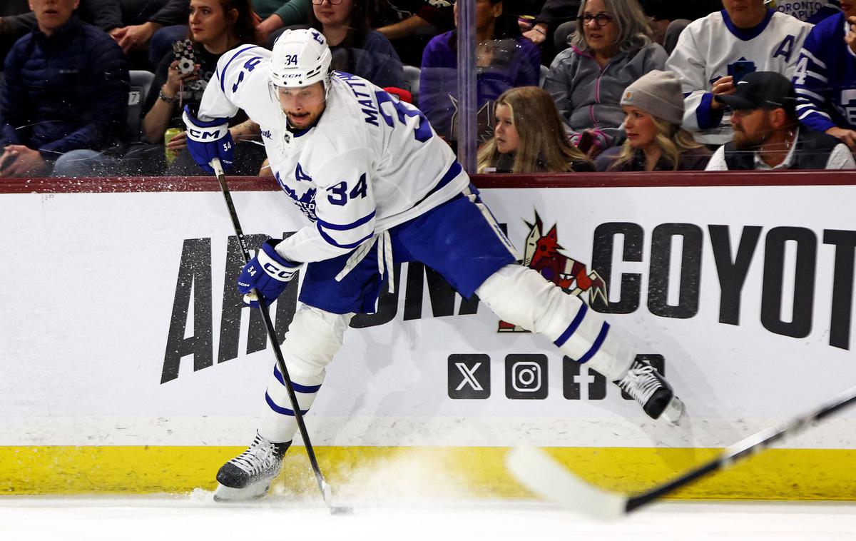 Auston Matthews | Auston Matthews je postal prvi hokejist po nekdanjemu kanadskemu zvezdniku Mariu Lemieuxu (1995/96), ki je 50 golov dosegel po 54 odigranih tekmah. | Foto Reuters