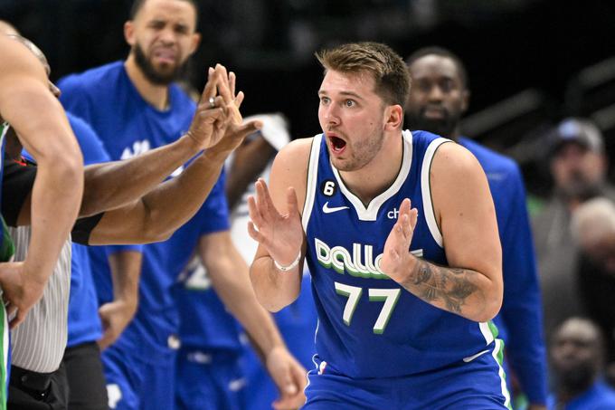 Luka Dončić je v drugi četrtini dobil tehnično napako. Ta je bila četrta v tej sezoni. | Foto: Reuters