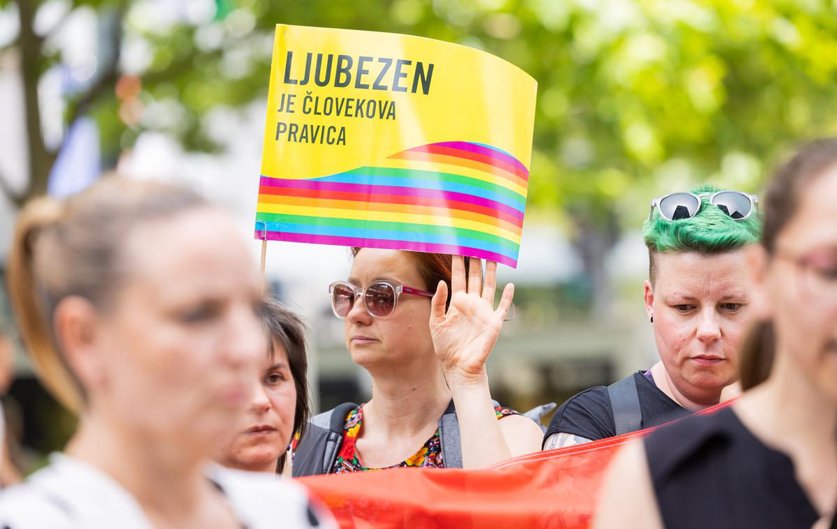 parada ponosa | Po sobotni Paradi ponosa v Mariboru je skupina mlajših moških v središču mesta pretepla aktivista Volkerja, ki je zato moral poiskati pomoč na urgenci. | Foto STA