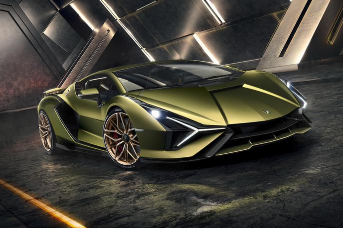 Lamborghini sian | Lamborghini je že nekajkrat zamaknil lansiranje nove generacije aventadorja, do konca leta jim bo po besedah Winkelmanna uspelo. | Foto Lamborghini